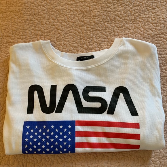 Forever 21 NASA long sleeve crop top - Picture 4 of 5